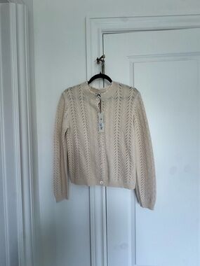 Alex Mill Annalise Cardigan
NWT
COLOR: CHAMPAGNE 
XS